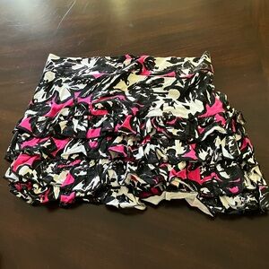 betsey johnson ruffled skirt, size medium!
